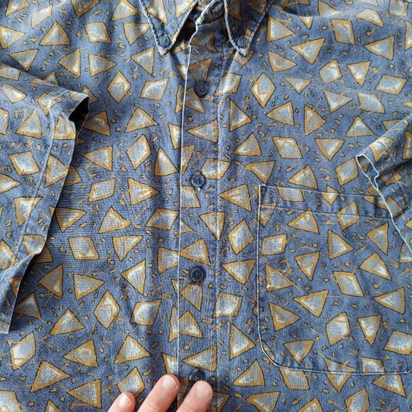 🔥VTG 90's Abstract Triangle Print Button Down Shirt🔥 - Picture 2 of 4